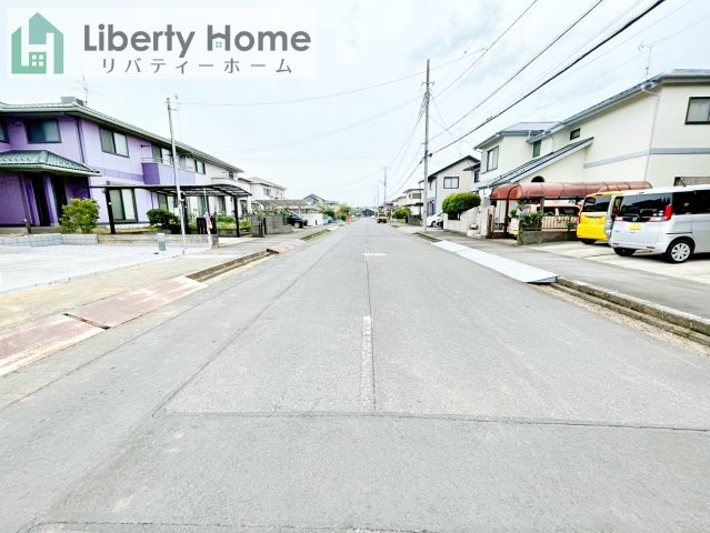 阿見町実穀55期　新築戸建の前面道路含む現地写真