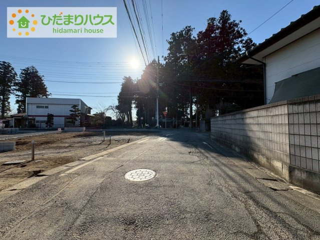 那珂市瓜連第14　新築戸建　2号棟の前面道路含む現地写真|ショッピング施設が充実した利便性のよい立地です♪