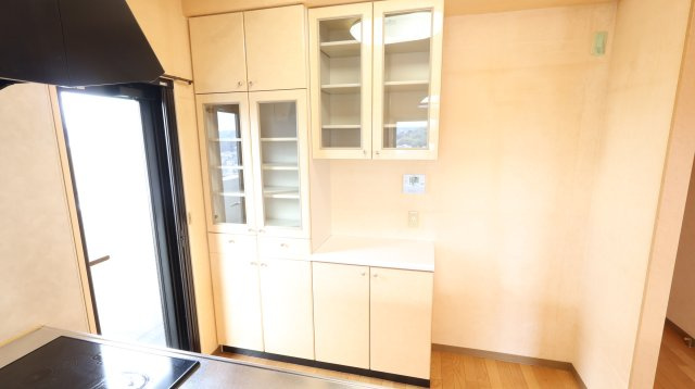 サンシティ大正町のキッチン|食器棚付き！