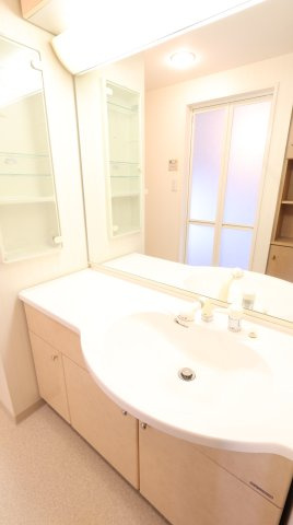 サンシティ大正町の独立洗面台|広々とした洗面です。