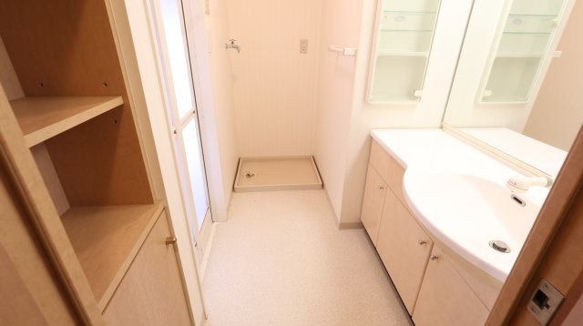 サンシティ大正町の洗面所|室内洗濯機置き場