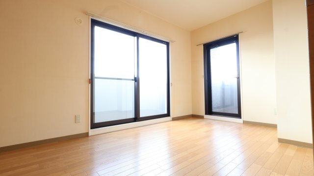 サンシティ大正町の洋室|西側洋室6帖