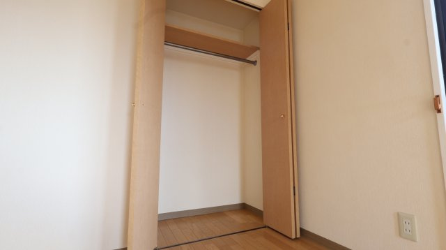サンシティ大正町の収納|西側洋室6帖　クローゼット