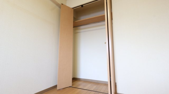 サンシティ大正町の収納|東側洋室6帖　クローゼット