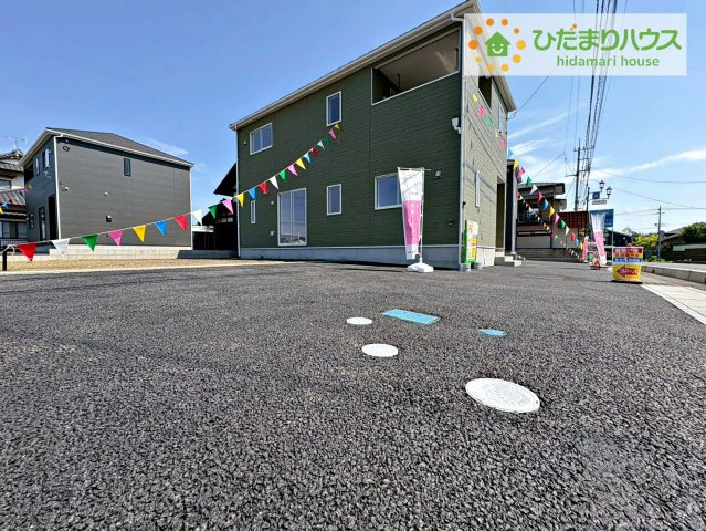 那珂市瓜連第14　新築戸建　5号棟の駐車場|マイホームなら駐車場代がかかりません。しかも、自宅の駐車場で洗車ができます！今までコイン洗車に行っていた手間も省けて、節約にもつながります(^^♪