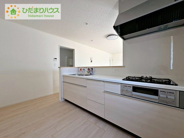 那珂市瓜連第14　新築戸建　6号棟のキッチン|ご家族と会話しながら、お料理だって出来ちゃいます☆彡