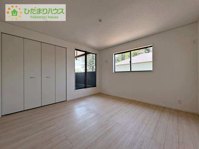 那珂市瓜連第14　新築戸建　6号棟の寝室|広めの主寝室は、ベッドの他にもパソコンデスクやドレッサーなども置けちゃいます(*^-^*)