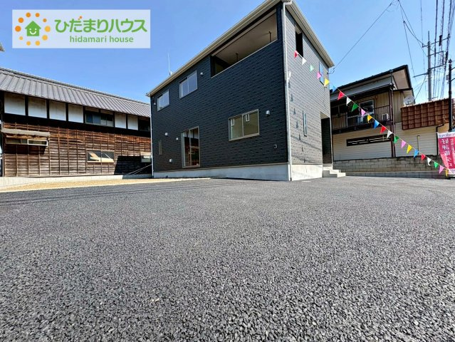 那珂市瓜連第14　新築戸建　6号棟の駐車場|マイホームなら駐車場代がかかりません。しかも、自宅の駐車場で洗車ができます！今までコイン洗車に行っていた手間も省けて、節約にもつながります(^^♪