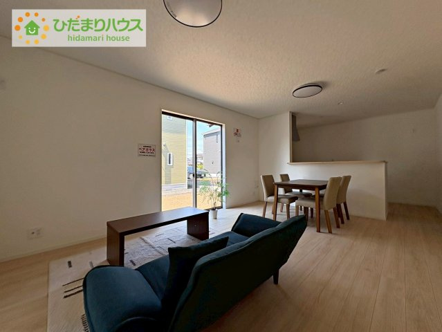 那珂市瓜連第14　新築戸建　6号棟の居間・リビング|お子様が元気に遊べる広々としたリビングです。