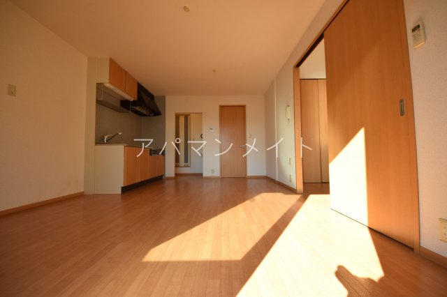 【居間・リビング】 | コーポソレジオ | おしゃれな居間です