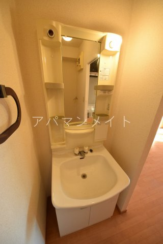 【洗面所】 | コーポソレジオ | 忙しい朝には欠かせない洗面所です