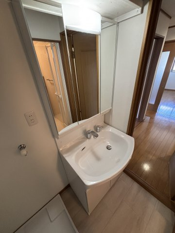 ランドステージの洗面所|洗面台も新品！