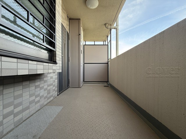 【その他共用部分】 | ライオンズヴィアーレ成増 | 共用廊下です。ここもきれいに清掃されています。周囲のお部屋の様子も、ぜひ伺ってみてください。～即日のご見学可能～　お問合せはお気軽にどうぞ。