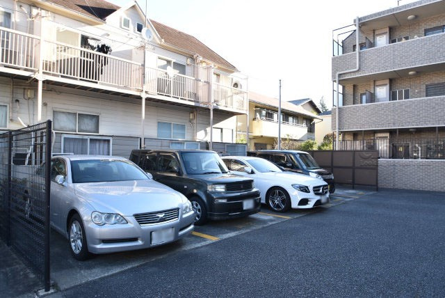 【駐車場】 | ライオンズヴィアーレ成増 | マンションの駐車場スペース。空きの有無や駐車料金、サイズ規定などについては、改めてお問い合わせください。～即日のご見学可能～　お問合せはお気軽にどうぞ。