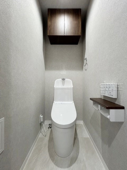【トイレ】 | ライオンズヴィアーレ成増 | トイレはもともと個人の領域である自宅の中でも、最もプライベートな空間です。だからこそ、ほしい「落ち着き」がここにあります。～即日のご見学可能～　お問合せはお気軽にどうぞ。