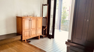 【玄関】 | 大津市仰木の里東3丁目5-13　中古戸建 | 玄関別角度