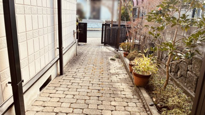 【その他】 | 大津市仰木の里東3丁目5-13　中古戸建 | 玄関アプローチ