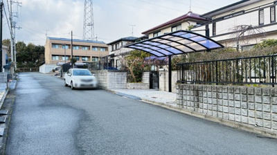 【前面道路含む現地写真】 | 大津市仰木の里東3丁目5-13　中古戸建 | 前面道路