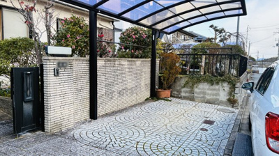 【駐車場】 | 大津市仰木の里東3丁目5-13　中古戸建 | カーポート付き駐車スペース