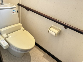 【トイレ】 | 大津市仰木の里東3丁目5-13　中古戸建 | 全部で3か所あるトイレ