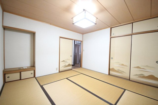 【和室】 | 大津市仰木の里東3丁目5-13　中古戸建 | 二階和室別角度