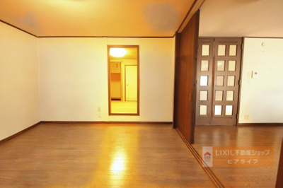 【居間・リビング】 | 大津市仰木の里東3丁目5-13　中古戸建 | リビング(AI画像加工)