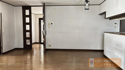 【ダイニング】 | 大津市仰木の里東3丁目5-13　中古戸建 | 約13帖のダイニング(AIによる家具消画像加工)