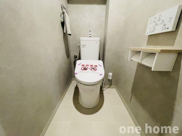 ジャルダン東淀川のトイレ|◆新調された温水洗浄便座付きトイレです！操作がしやすい壁掛けリモコンです！