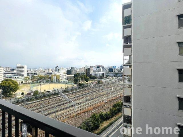 ジャルダン東淀川の展望|◆バルコニーからの眺望です！14階建て11階部分につき眺望良好です！遠くまで広がる開放感のある景色をお楽しみいただけます♪