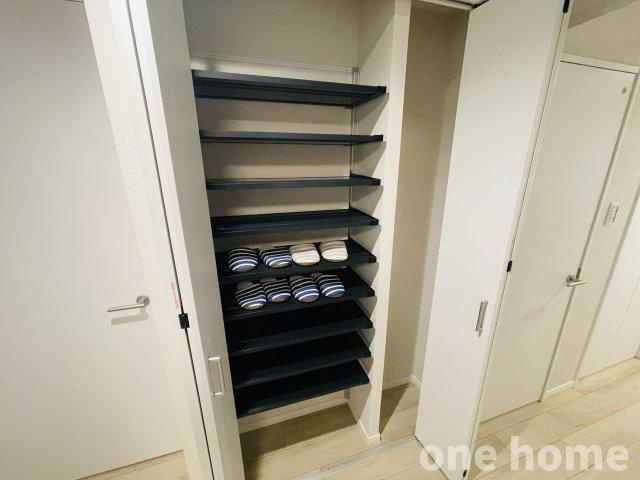 ジャルダン東淀川の収納|◆廊下収納ございます！可動式の棚でお好みの高さに調整できます！
◆令和8年1月室内フルリフォーム完了！