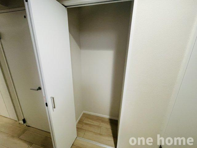 ジャルダン東淀川の収納|◆廊下収納です！掃除機など生活感の出やすい物を収納するのに重宝します！