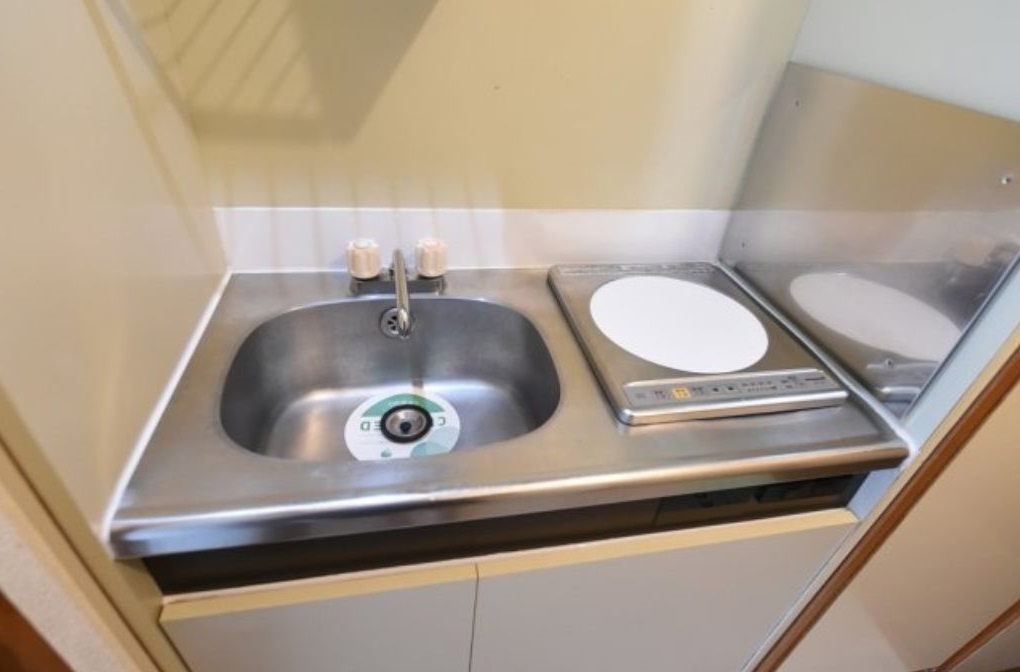 新宿区高田馬場１丁目の賃貸マンションのキッチン|キッチン★お手入れも簡単なIHコンロです！(同一仕様写真)