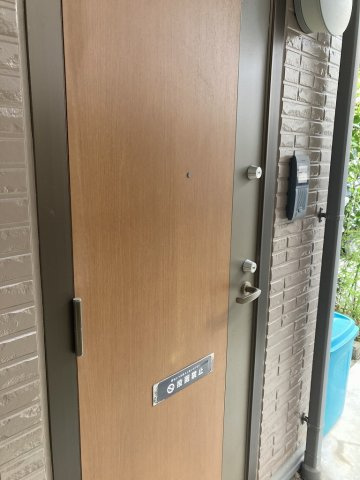 ハイツモナリエの玄関