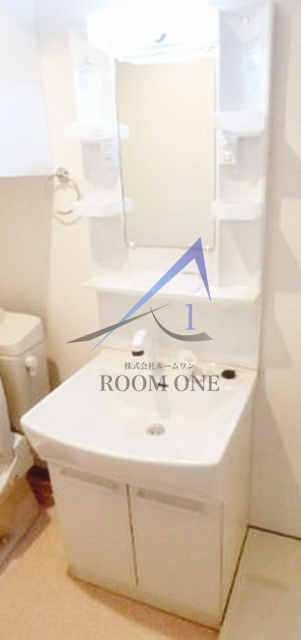 グランドエミネンス氷川台の洗面所|独立洗面台です。