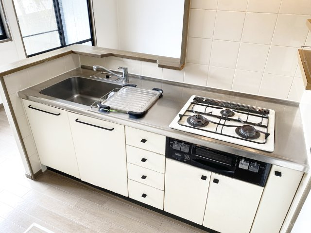 アトリオ北浦和のキッチン|グリル付きガスコンロのキッチンです！