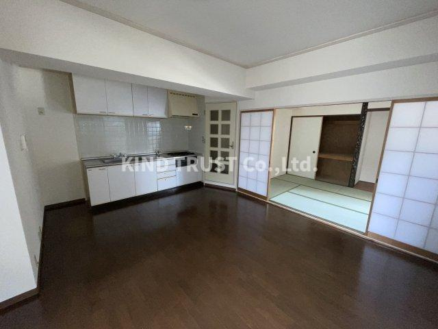 梅田プレミアムコートの居間・リビング|ゆったり過ごせるリビングです