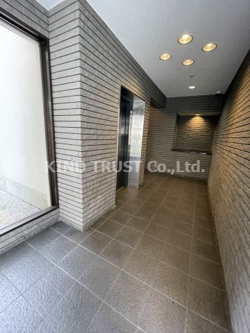 梅田プレミアムコートのロビー|落ち着いたロビーです