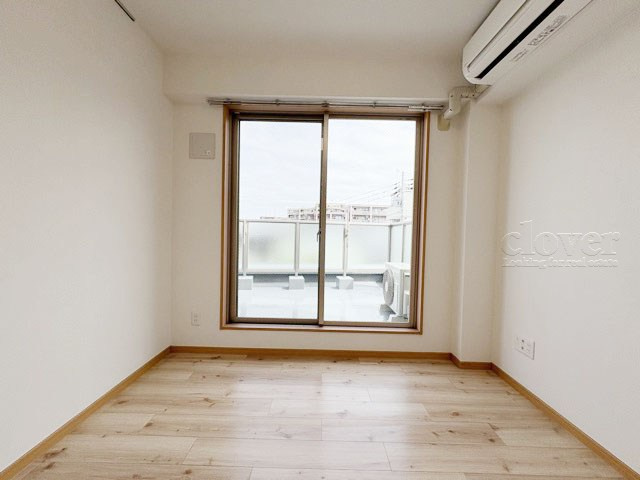 【洋室】 | アイディ西馬込 | 洋室1　窓から明るい光が差し込む洋室。ベッドを置いて個人居室にする場合は、多くの時間を過ごすことになる空間です。使い勝手や落ち着きを想像してください。～即日のご見学可能～　お問合せはお気軽にどうぞ。
