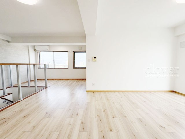 【居間・リビング】 | アイディ西馬込 | 広く明るいLDKの特徴は、複数の窓から光を取り入れられる構造になっていること。多くの時間を過ごすこの空間が明るいことは、何よりの満足感に繋がります。～即日のご見学可能～　お問合せはお気軽にどうぞ。