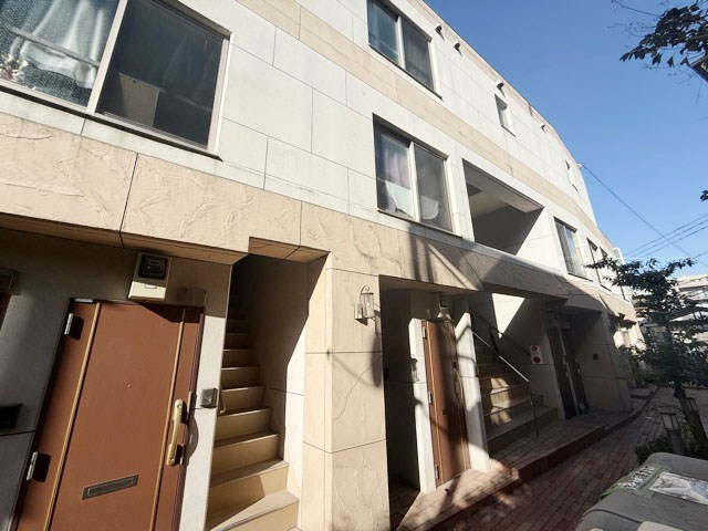 【外観】 | アイディ西馬込 | 手入れの行き届いた外壁やエントランスなど、「見ればわかる」レベルで清潔感を保ったマンションです。築年数を感じさせない姿で皆様をお出迎えします。～即日のご見学可能～　お問合せはお気軽にどうぞ。