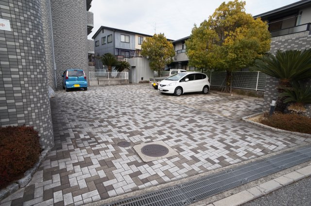 ハビタットセレッソⅢの駐車場