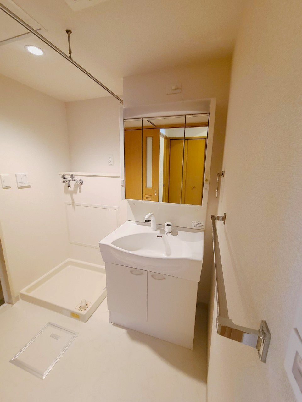 ＵＲ西宮マリナパークシティ丘のある街の洗面所