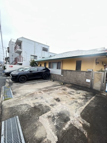 赤坂通４丁目戸建の駐車場