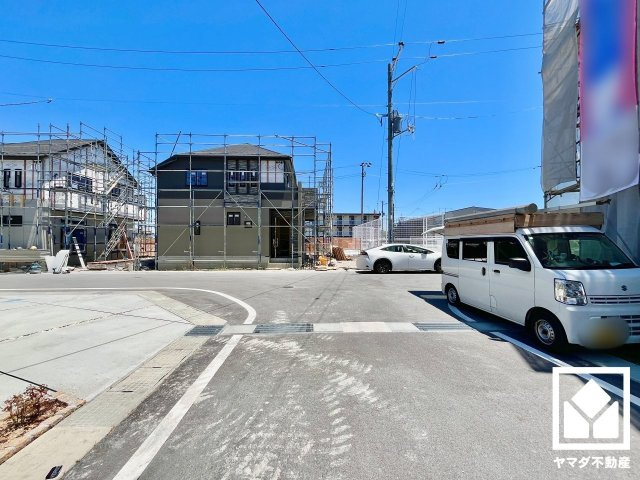 大津市雄琴５丁目　2期　11号棟の前面道路含む現地写真