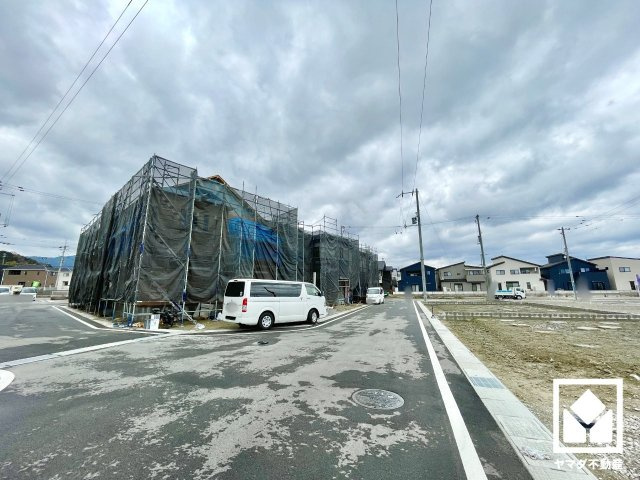 大津市雄琴５丁目　2期　11号棟の前面道路含む現地写真