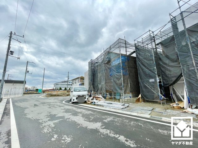大津市雄琴５丁目　2期　11号棟の前面道路含む現地写真