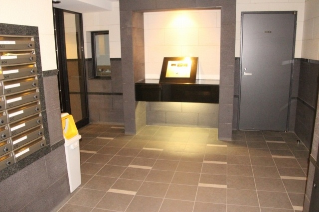 トーシンフェニックス高田馬場弐番館のエントランス|集合ポスト☆