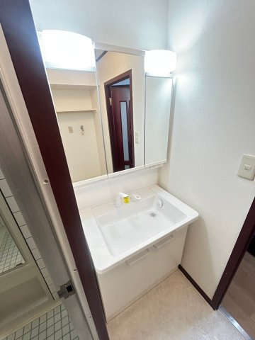 サンヴィラ中山手の洗面所