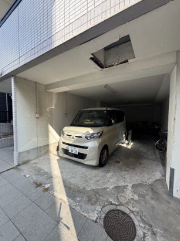 クレスト羽坂の駐車場