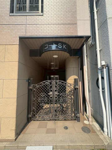 コートSKのエントランス|ゆとりのあるエントランスです